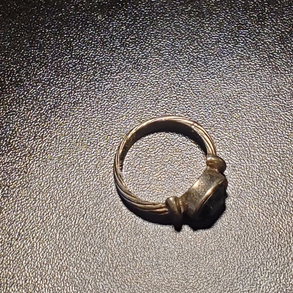 Blue Stone ring with two toned shank - Picture 9 of 14